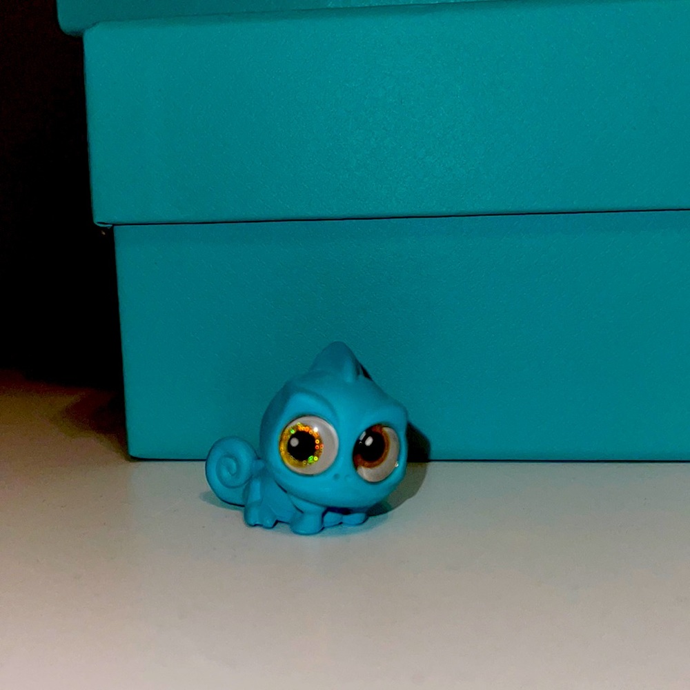 Disney Doorables Series Seven Color Reveal Pascal